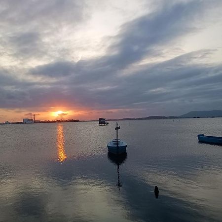 Suites Para Casais Na Praca Oswaldo Cruz Cabo Frio Exteriör bild