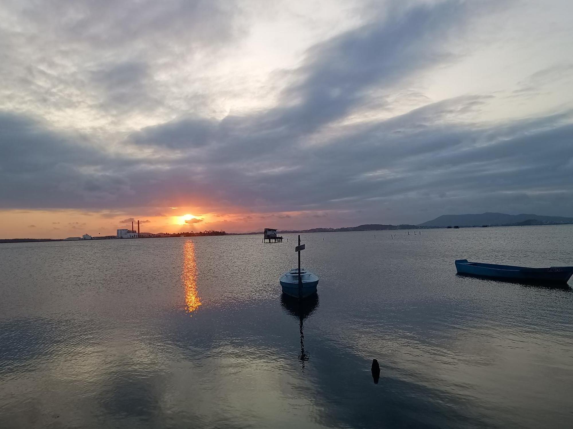 Suites Para Casais Na Praca Oswaldo Cruz Cabo Frio Exteriör bild